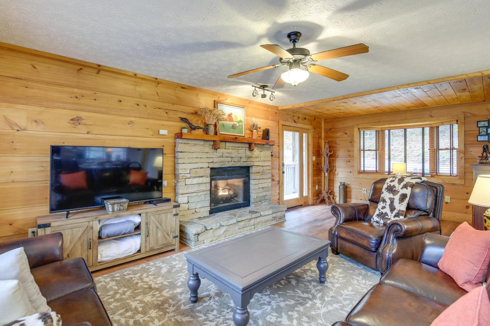 Villa Pet-Friendly Gatlinburg Retreat With Hot Tub! Extérieur photo