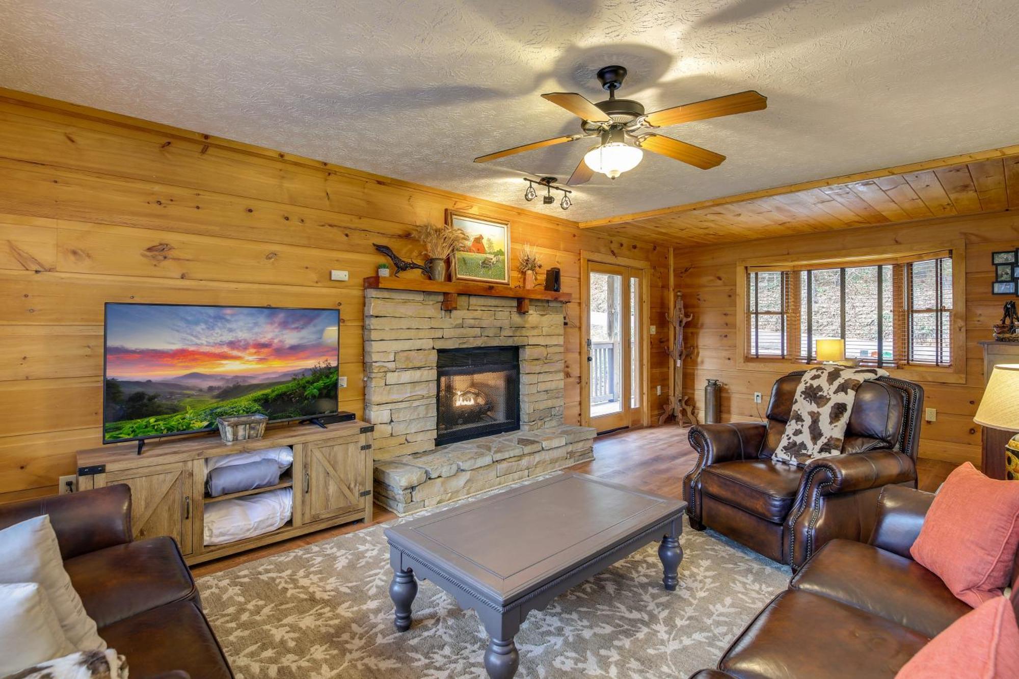 Villa Pet-Friendly Gatlinburg Retreat With Hot Tub! Extérieur photo